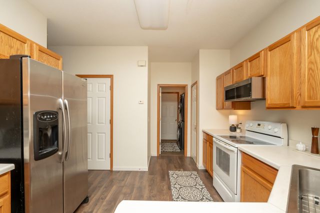 8042 Stratford Circle S, Shakopee, MN 55379