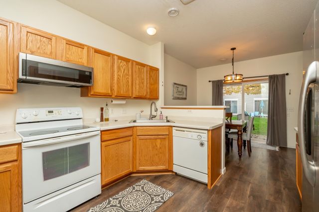 8042 Stratford Circle S, Shakopee, MN 55379