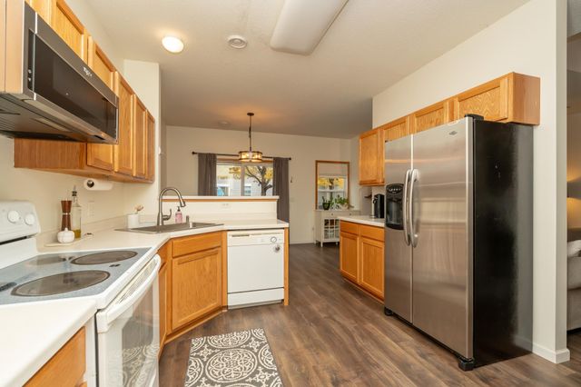 8042 Stratford Circle S, Shakopee, MN 55379