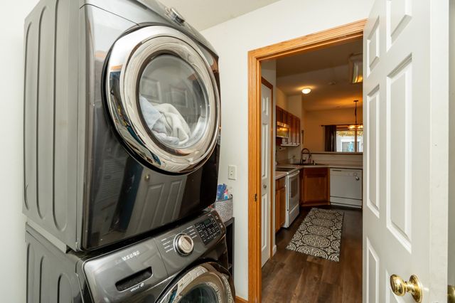 8042 Stratford Circle S, Shakopee, MN 55379