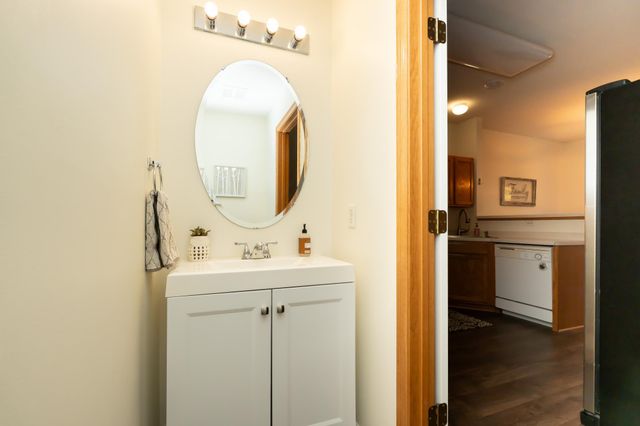 8042 Stratford Circle S, Shakopee, MN 55379