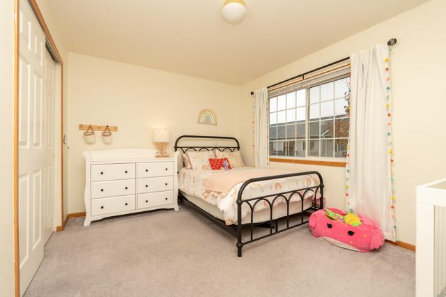 8042 Stratford Circle S, Shakopee, MN 55379