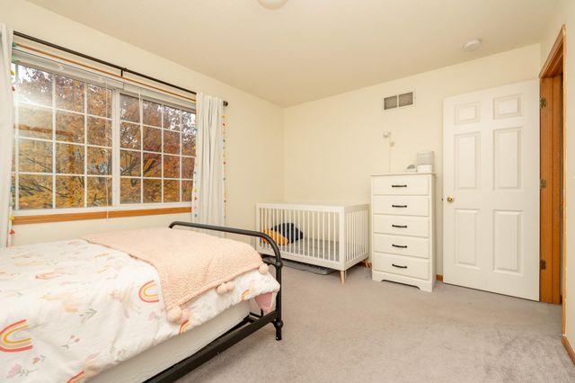 8042 Stratford Circle S, Shakopee, MN 55379