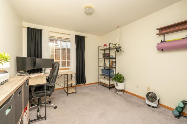 8042 Stratford Circle S, Shakopee, MN 55379