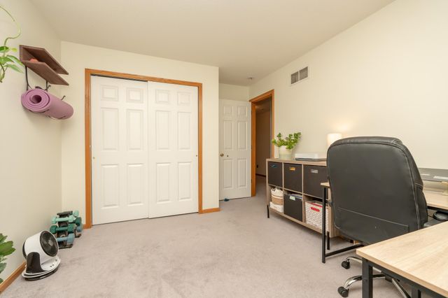 8042 Stratford Circle S, Shakopee, MN 55379