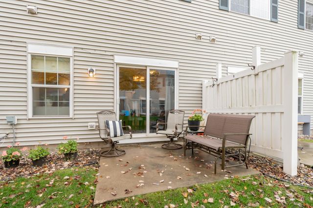 8042 Stratford Circle S, Shakopee, MN 55379