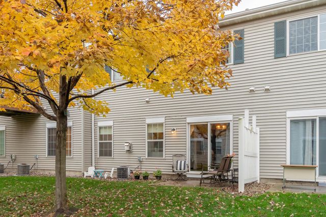 8042 Stratford Circle S, Shakopee, MN 55379