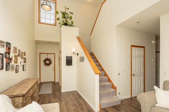 8042 Stratford Circle S, Shakopee, MN 55379