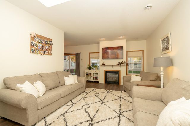 8042 Stratford Circle S, Shakopee, MN 55379