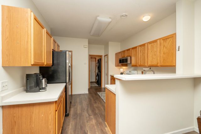 8042 Stratford Circle S, Shakopee, MN 55379