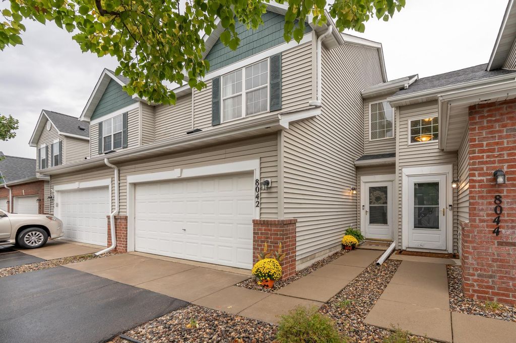 8042 Stratford Circle S, Shakopee, MN 55379