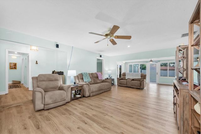 1380 KENNYWOOD DRIVE, Largo, FL 33770