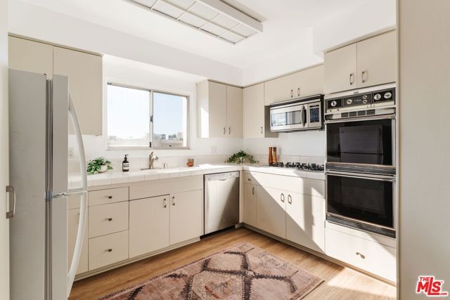 6251 Coldwater Canyon Avenue 310, Los Angeles, CA 91606