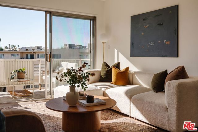 6251 Coldwater Canyon Avenue 310, Los Angeles, CA 91606