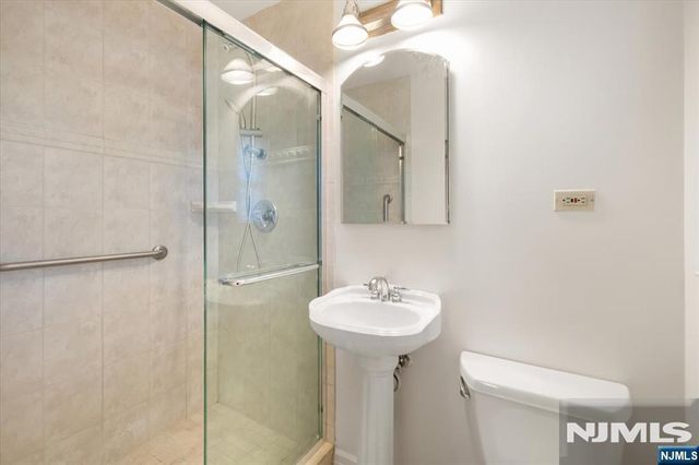 814 Schaefer Avenue, Oradell, NJ 07649