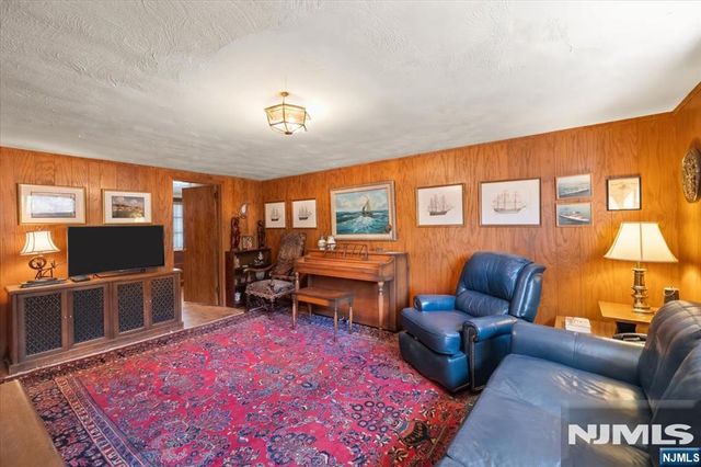 814 Schaefer Avenue, Oradell, NJ 07649