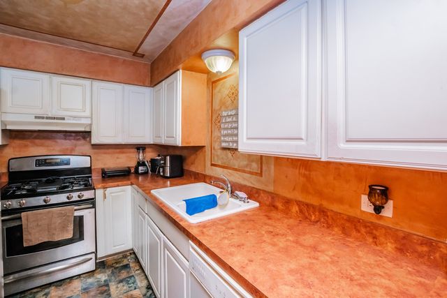 4917 W 109th Street 301, Oak Lawn, IL 60453