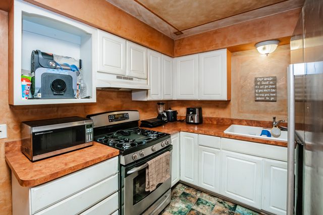 4917 W 109th Street 301, Oak Lawn, IL 60453