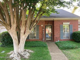 15 Stanford Court, Jackson, MS 39211