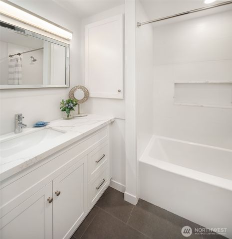 4102 96th Avenue SE, Mercer Island, WA 98040
