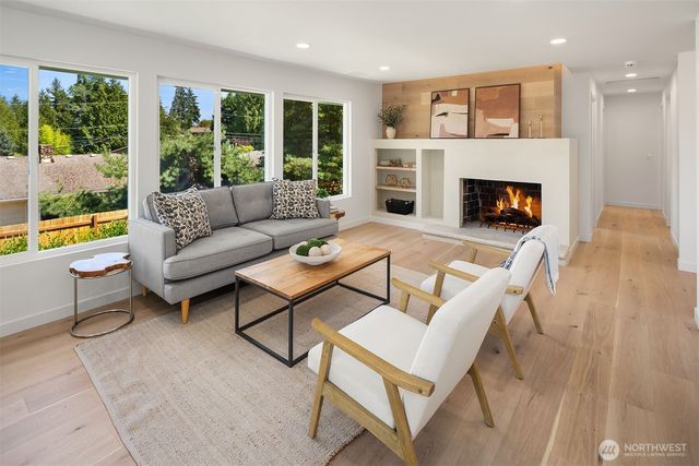 4102 96th Avenue SE, Mercer Island, WA 98040