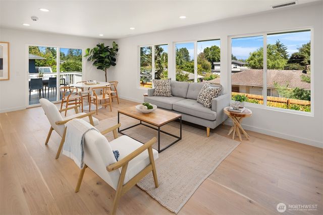4102 96th Avenue SE, Mercer Island, WA 98040