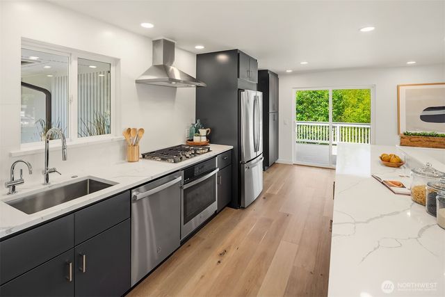 4102 96th Avenue SE, Mercer Island, WA 98040