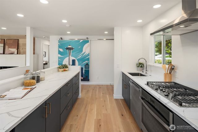 4102 96th Avenue SE, Mercer Island, WA 98040