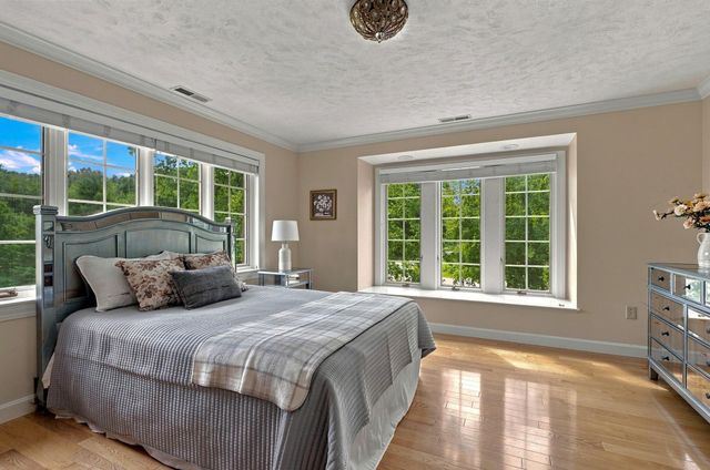 3 Burleigh Terrace, Bedford, NH 03110