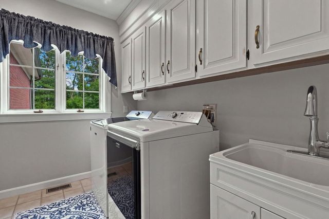 3 Burleigh Terrace, Bedford, NH 03110
