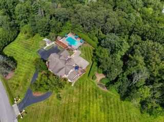 3 Burleigh Terrace, Bedford, NH 03110