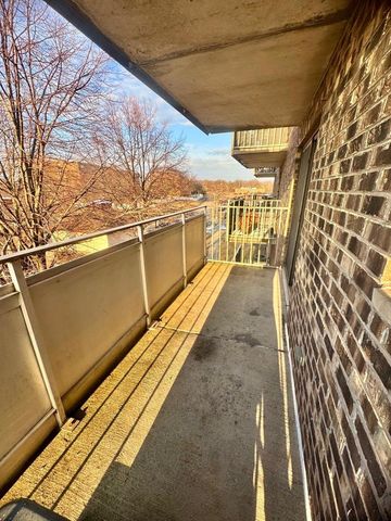 1463 Mercury Drive 309, Schaumburg, IL 60193