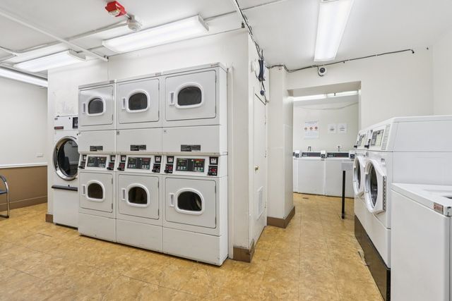 1463 Mercury Drive 309, Schaumburg, IL 60193