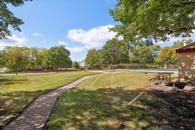 1463 Mercury Drive 309, Schaumburg, IL 60193