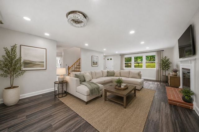 239 W Main St, Westborough, MA 01581