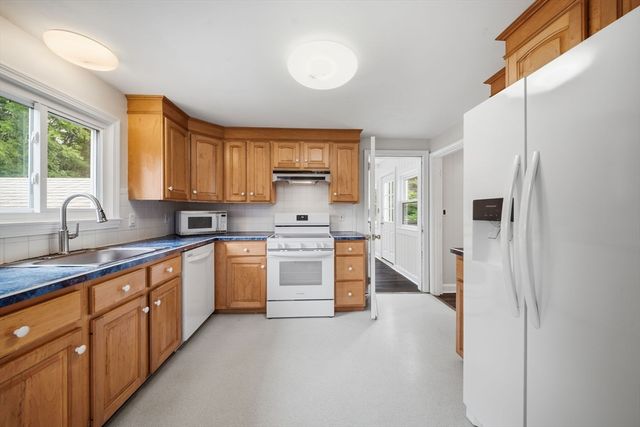 239 W Main St, Westborough, MA 01581