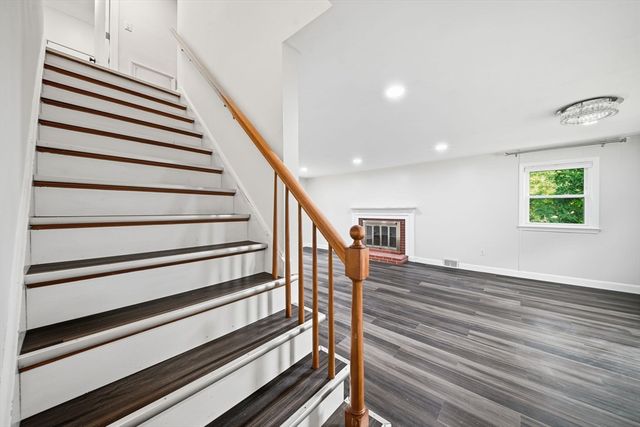 239 W Main St, Westborough, MA 01581
