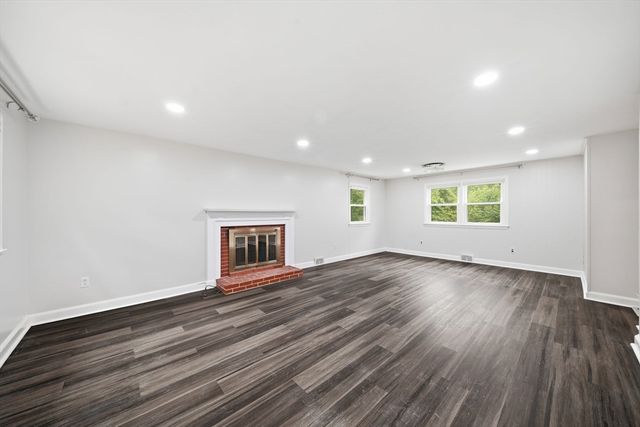 239 W Main St, Westborough, MA 01581