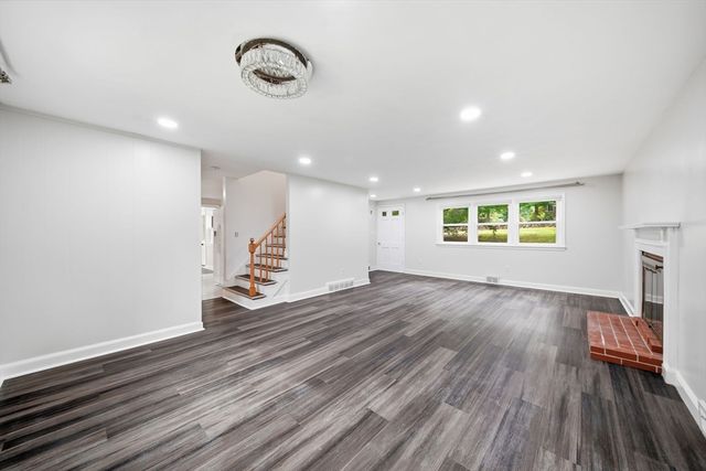 239 W Main St, Westborough, MA 01581
