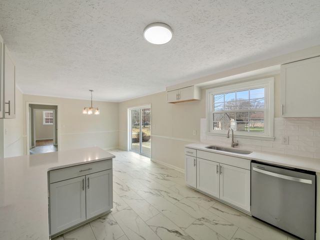 204 Kingswood Dr, Clarksville, TN 37043