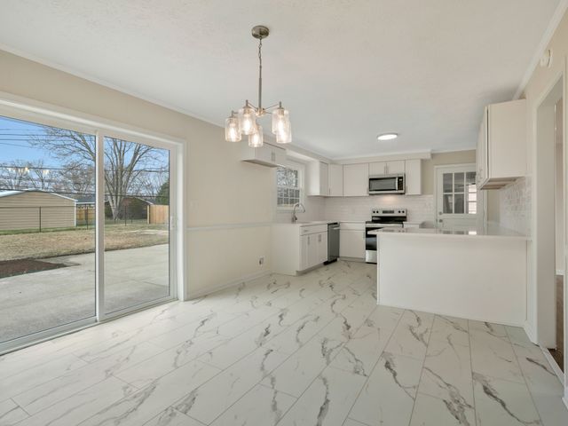 204 Kingswood Dr, Clarksville, TN 37043