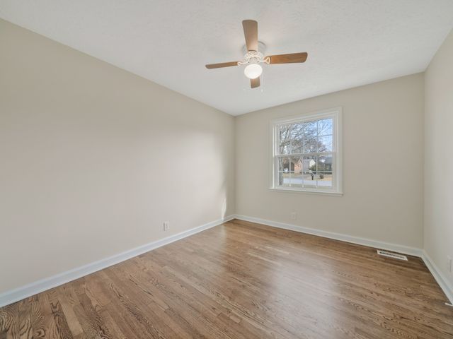 204 Kingswood Dr, Clarksville, TN 37043