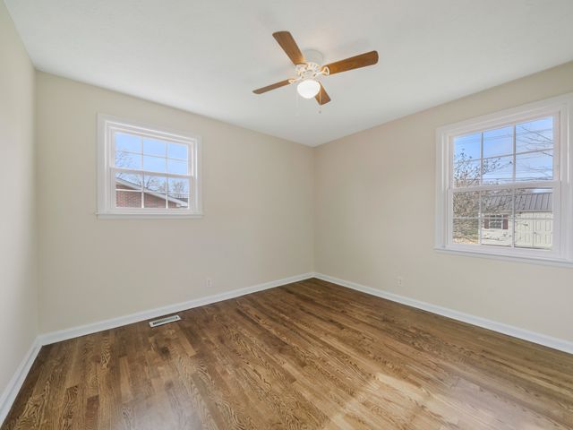 204 Kingswood Dr, Clarksville, TN 37043