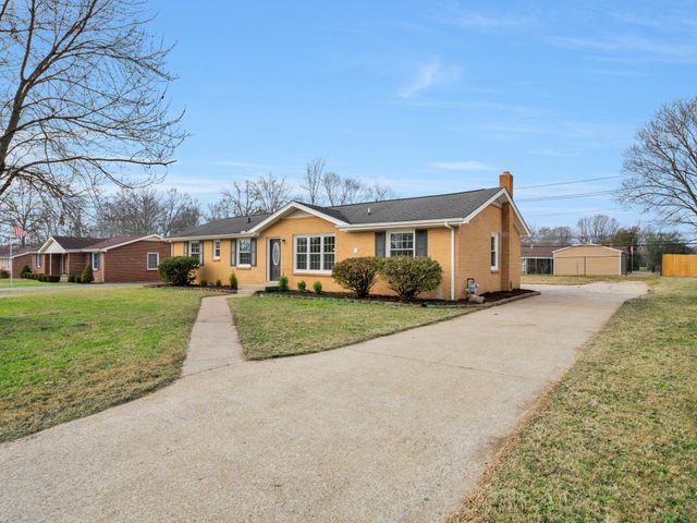 204 Kingswood Dr, Clarksville, TN 37043