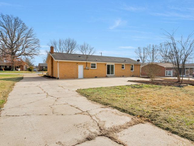 204 Kingswood Dr, Clarksville, TN 37043