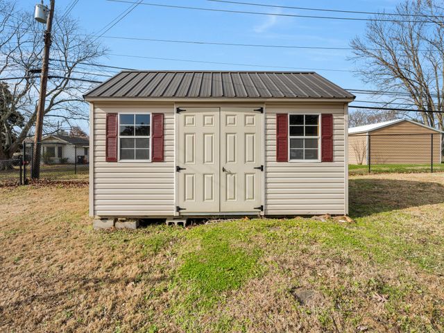 204 Kingswood Dr, Clarksville, TN 37043
