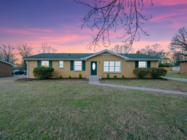 204 Kingswood Dr, Clarksville, TN 37043