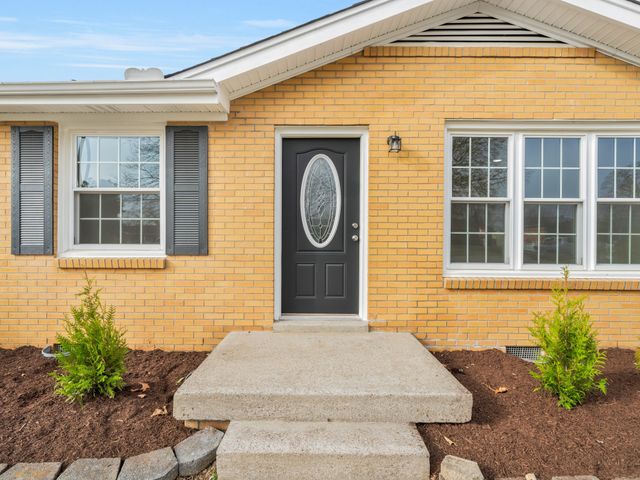 204 Kingswood Dr, Clarksville, TN 37043