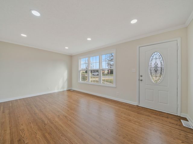 204 Kingswood Dr, Clarksville, TN 37043