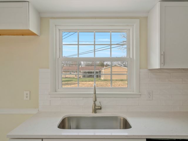 204 Kingswood Dr, Clarksville, TN 37043